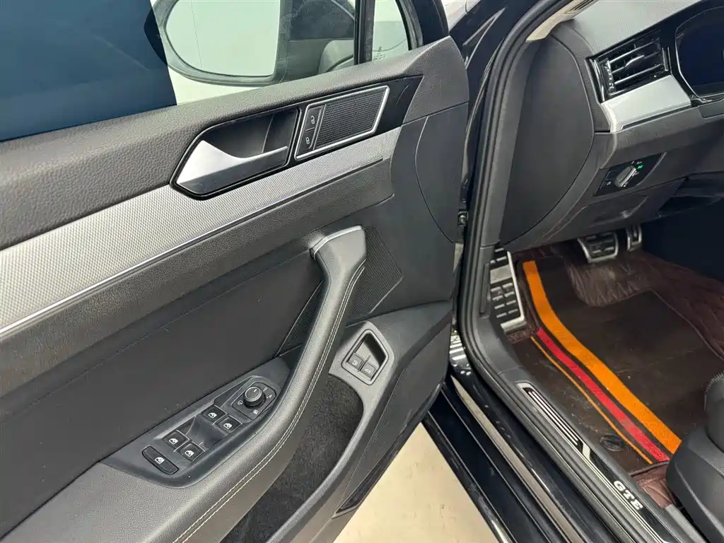 VOLKSWAGEN MAGOTAN GTE PLUG IN HYBRID