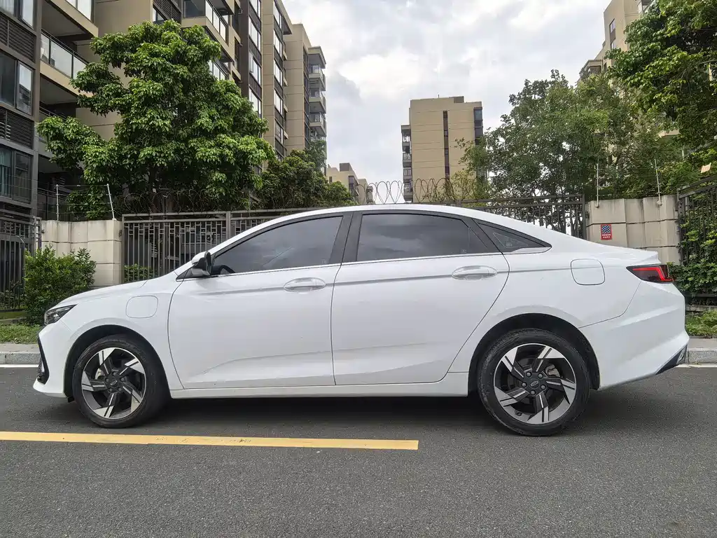Geely Emgrand L HiP L HiP 2022 1.5TD-DHT Pro 100KM Super