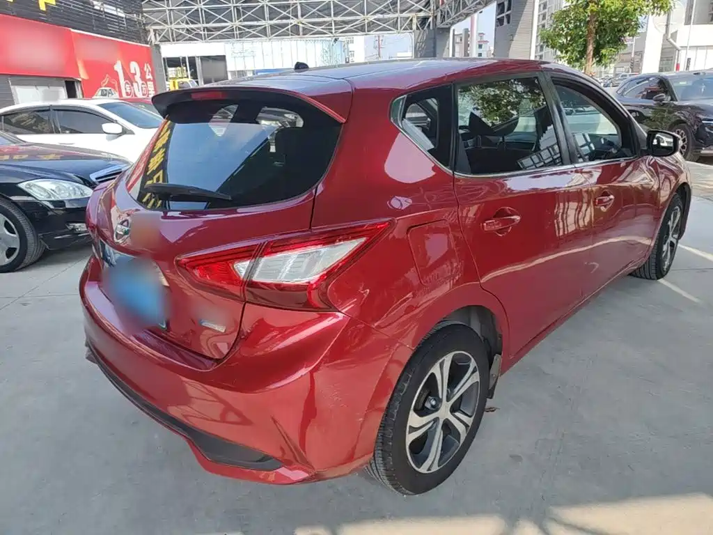 Nissan Tiida — миниатюра 7