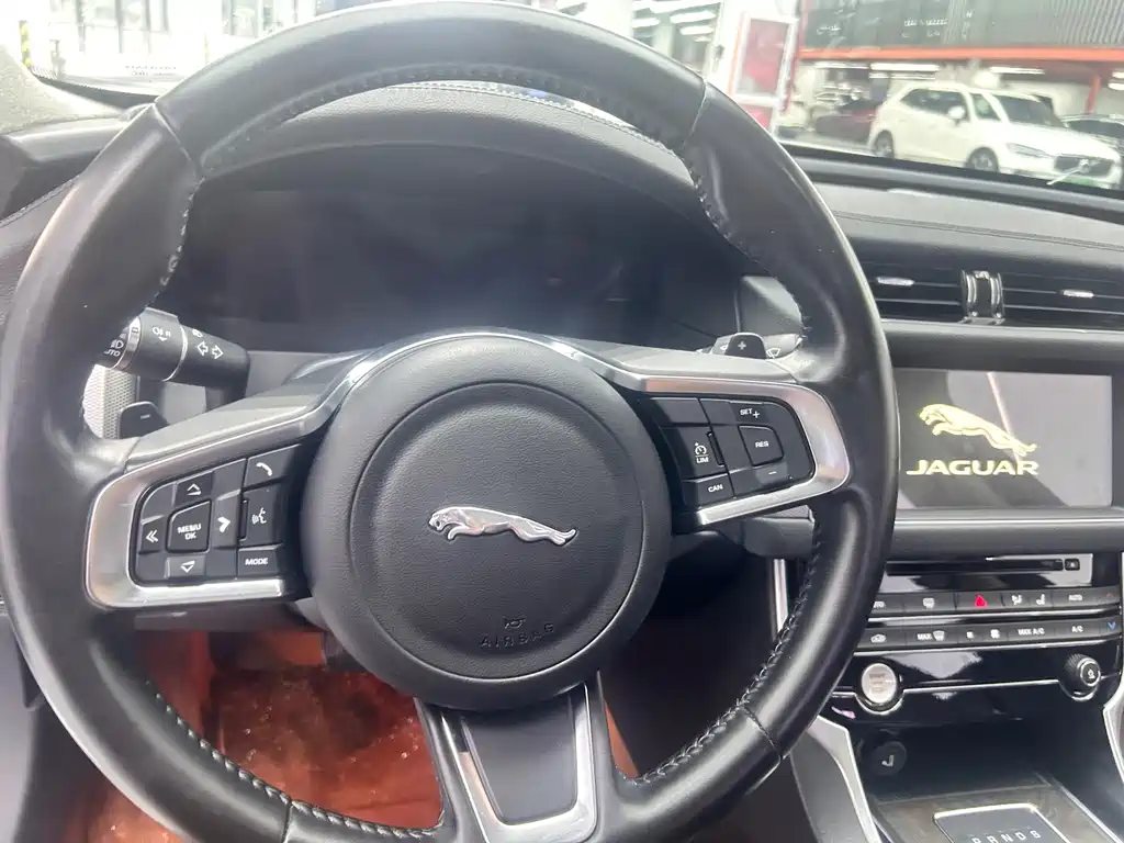 Jaguar XFL — миниатюра 13