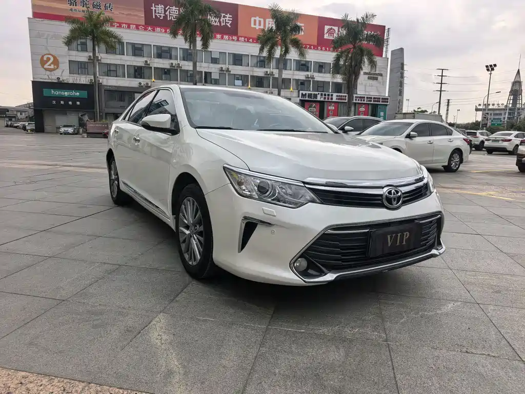 TOYOTA CAMRY