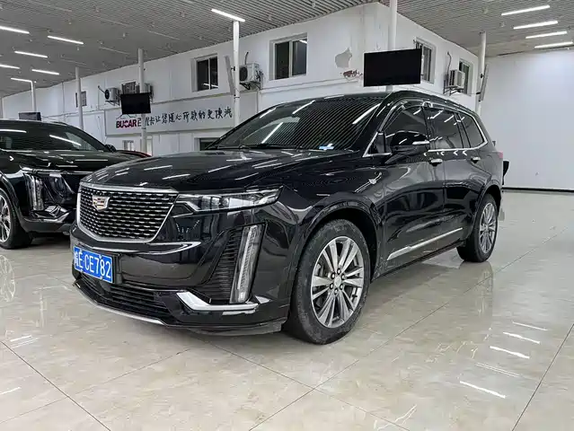 CADILLAC XT6