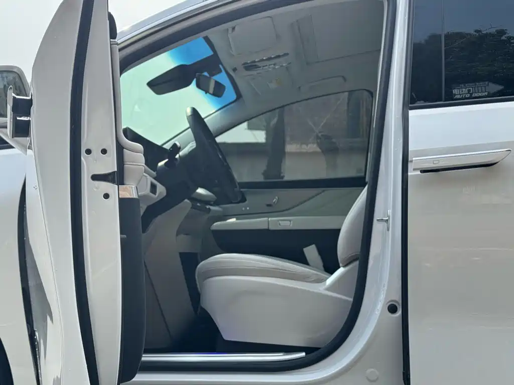 BUICK GL8 NEW ENERGY