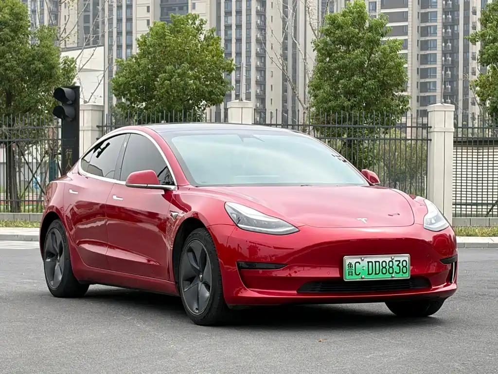 Tesla Model 3 — миниатюра 2