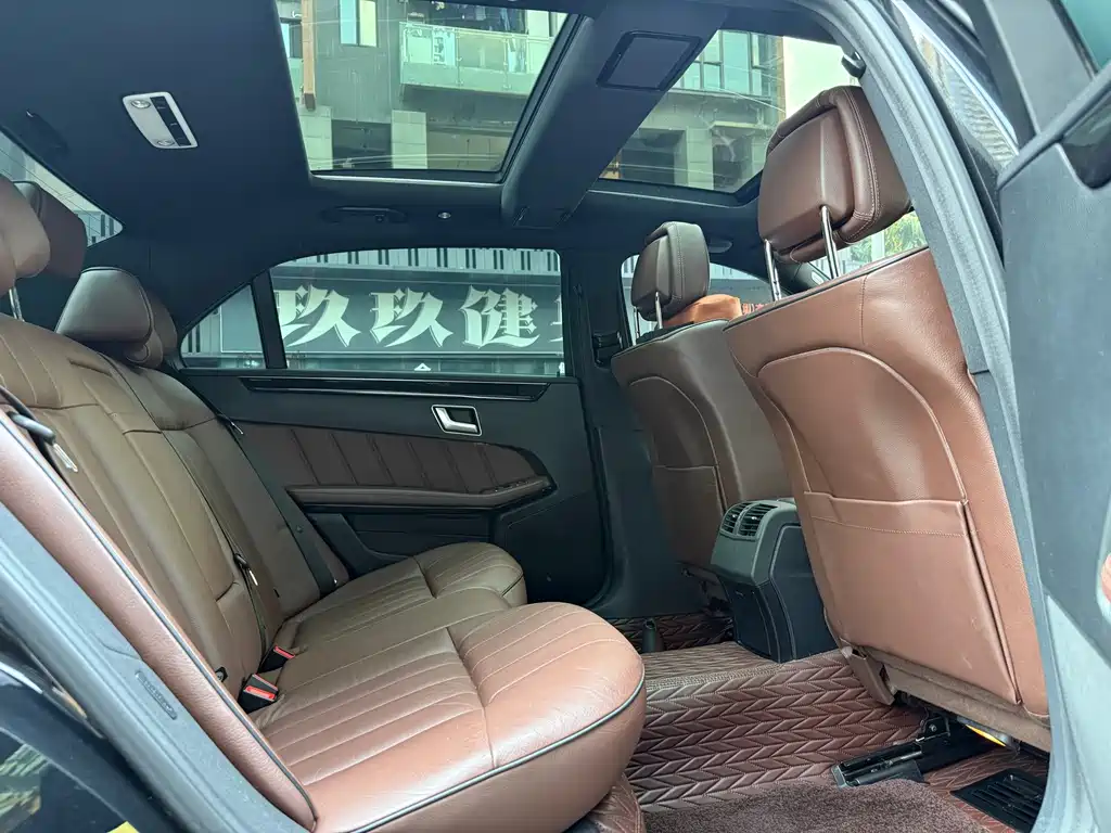 Mercedes-Benz E-Class — миниатюра 13