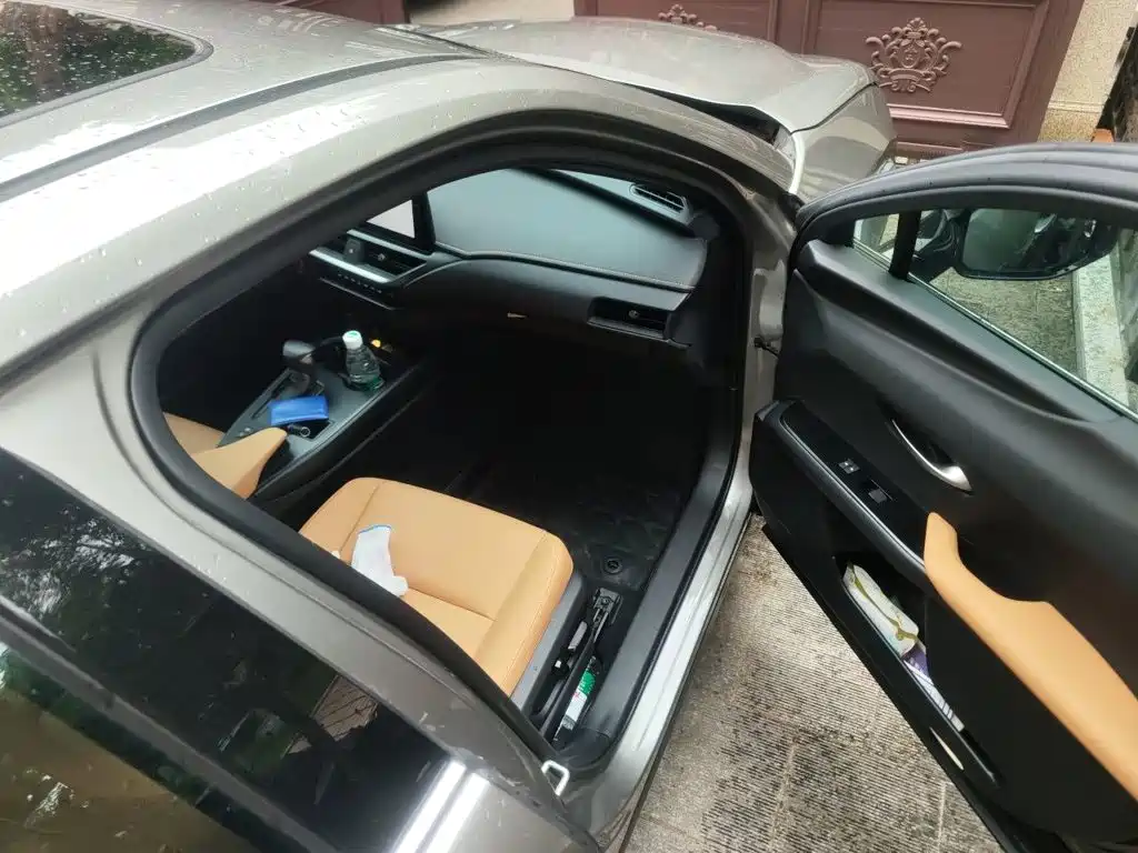 Lexus UX — миниатюра 19