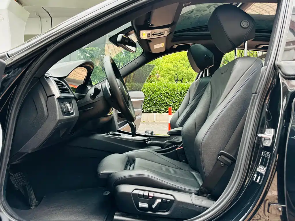 BMW 3 Series GT 3 GT 2019 320i M Sport
