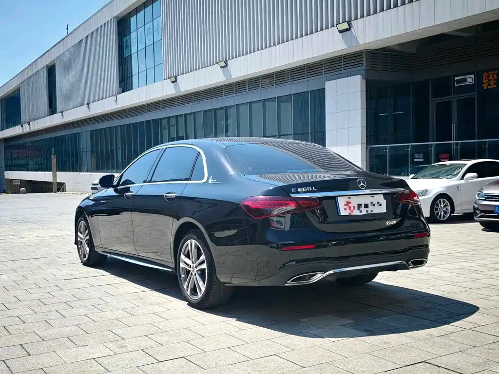 Mercedes-Benz E-Class — миниатюра 13