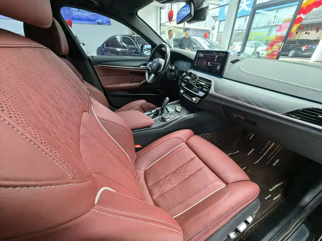 BMW 5 Series — миниатюра 14