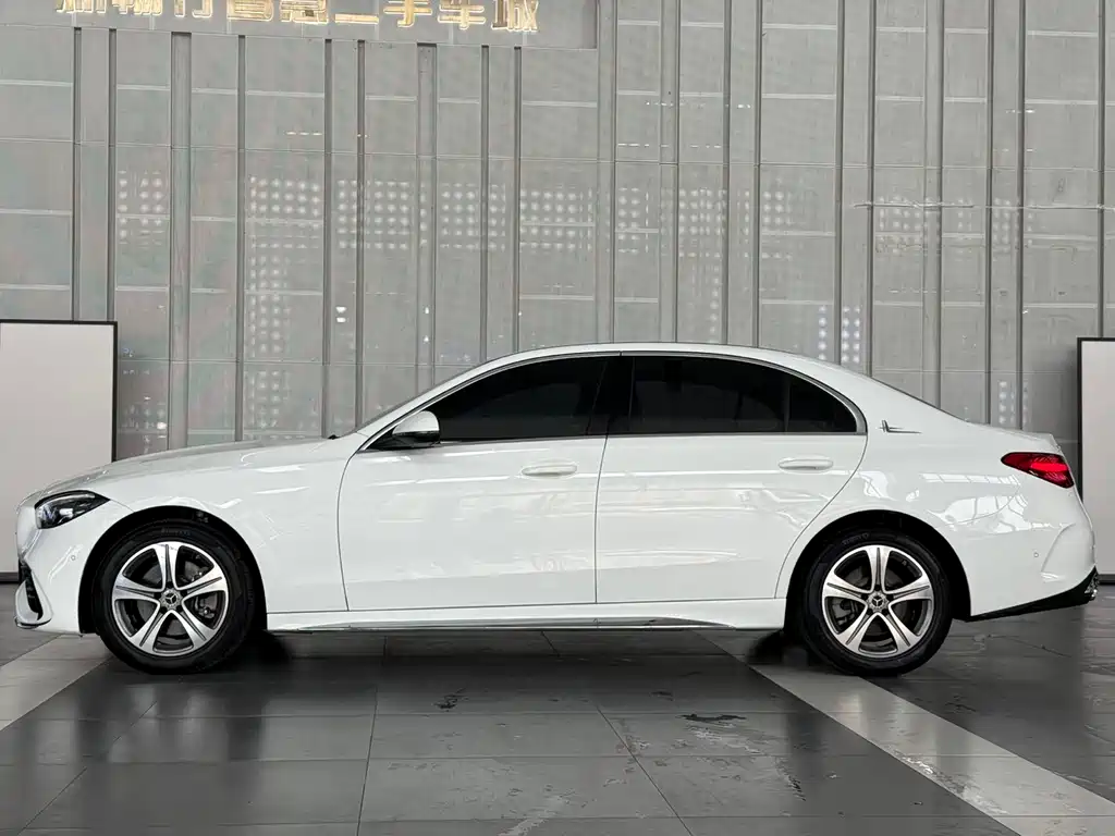 Mercedes-Benz C-Class — миниатюра 3