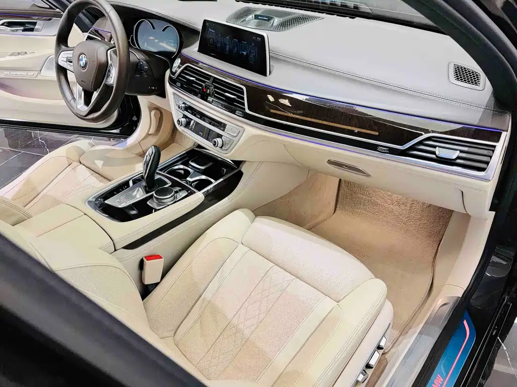 BMW 7 Series — миниатюра 18