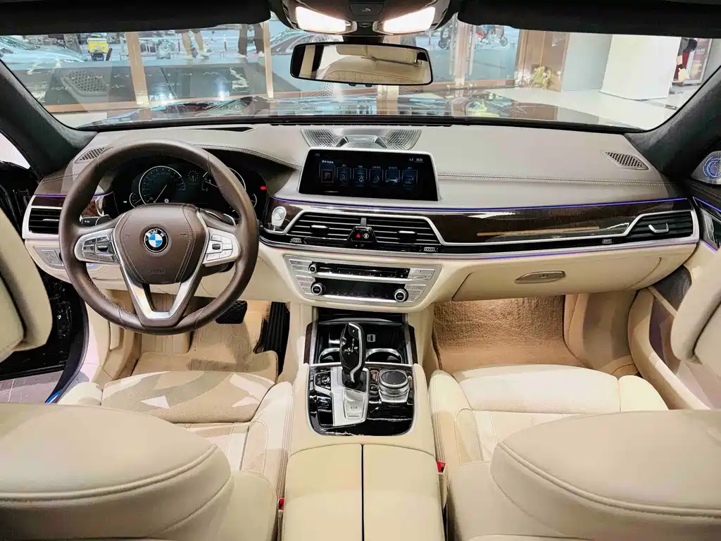 BMW 7 Series — миниатюра 8