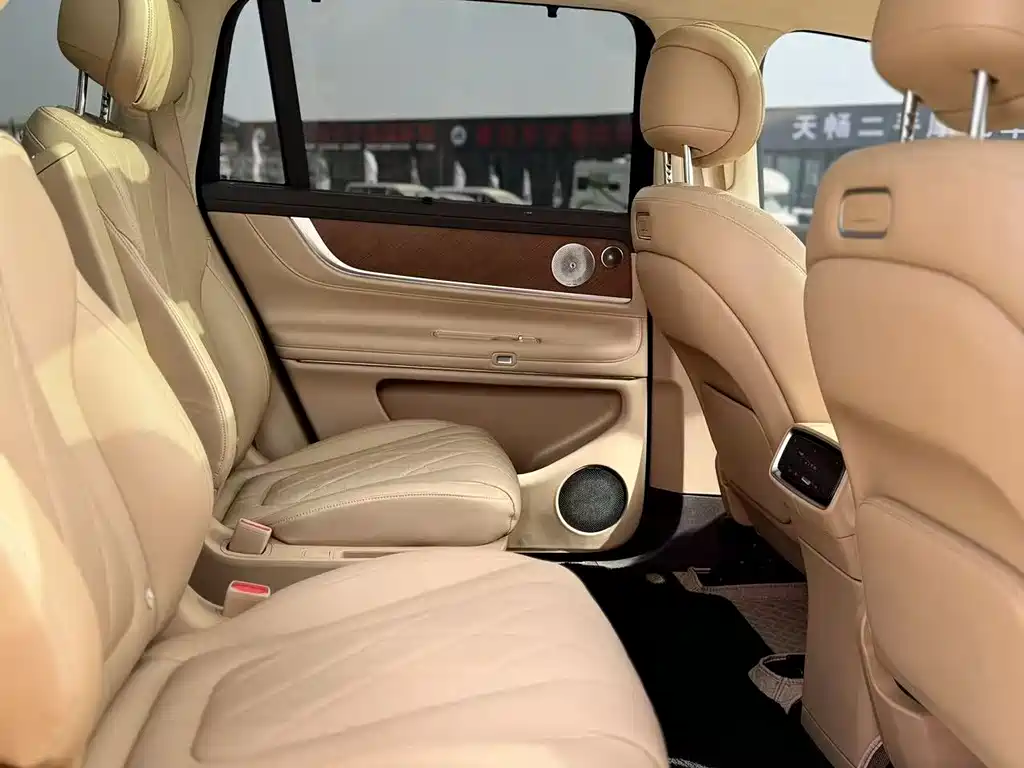 AITO ASK THE WORLD M9