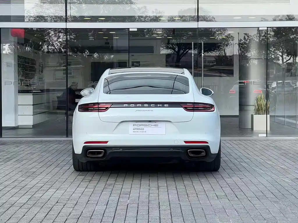 PORSCHE PANAMERA