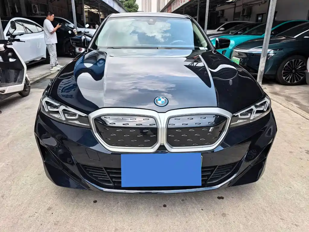 BMW i3 2022 eDrive 35 L