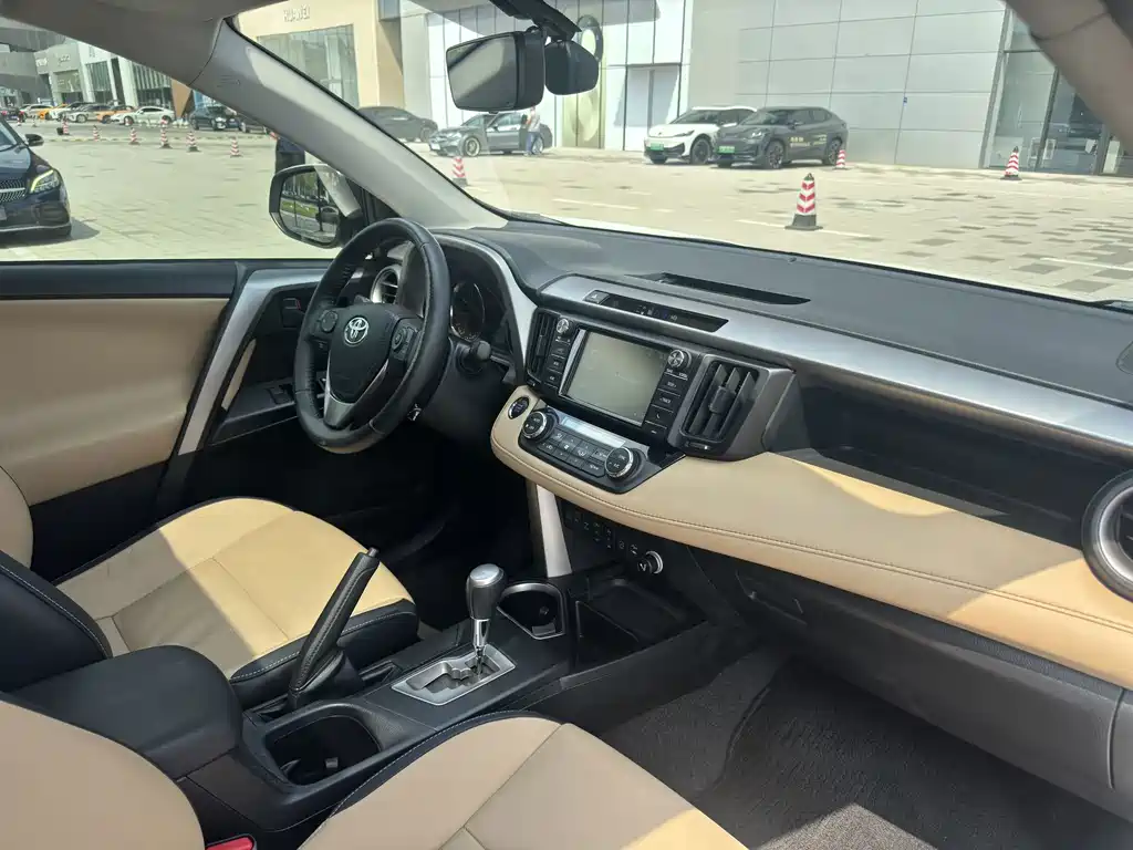 Toyota RAV4 — миниатюра 16