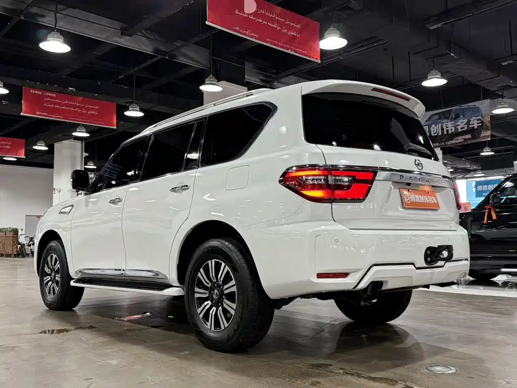 Nissan Patrol — миниатюра 7