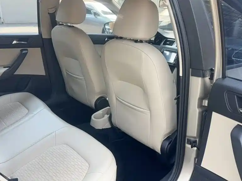 Skoda Rapid — миниатюра 8