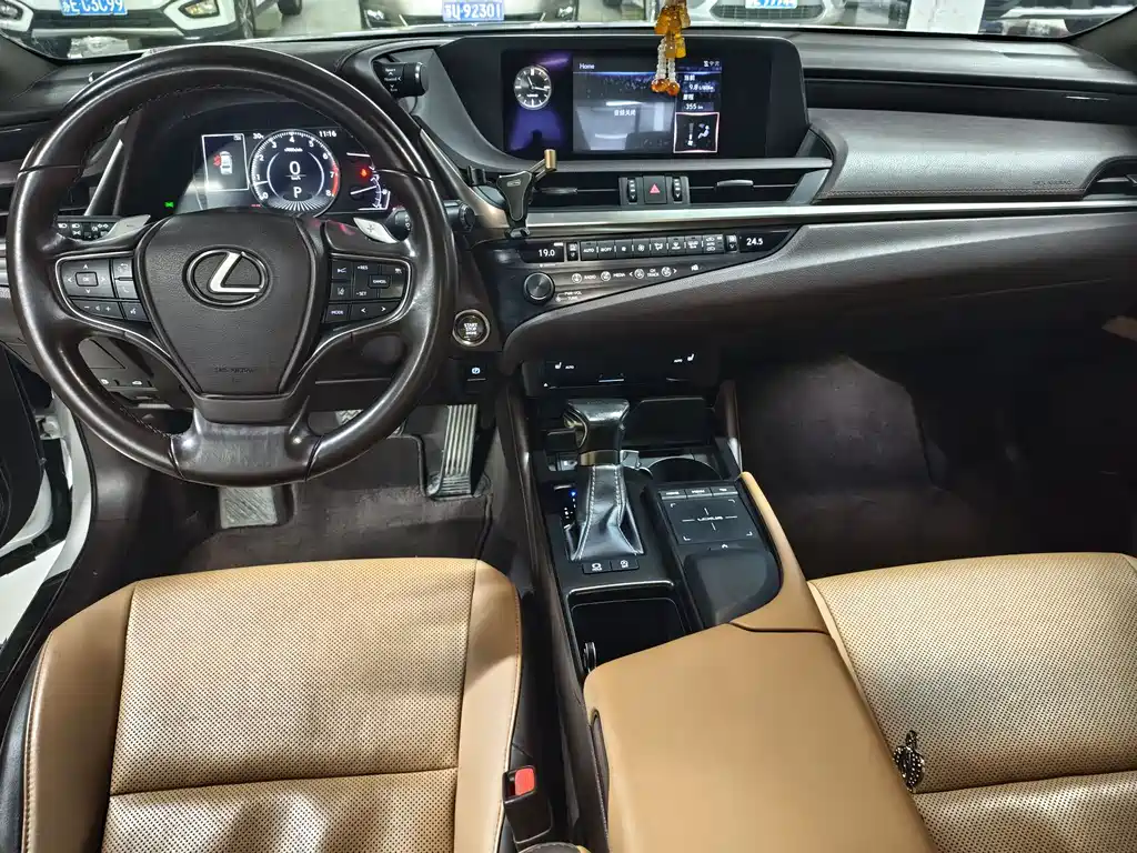 Lexus ES 2018 200 V