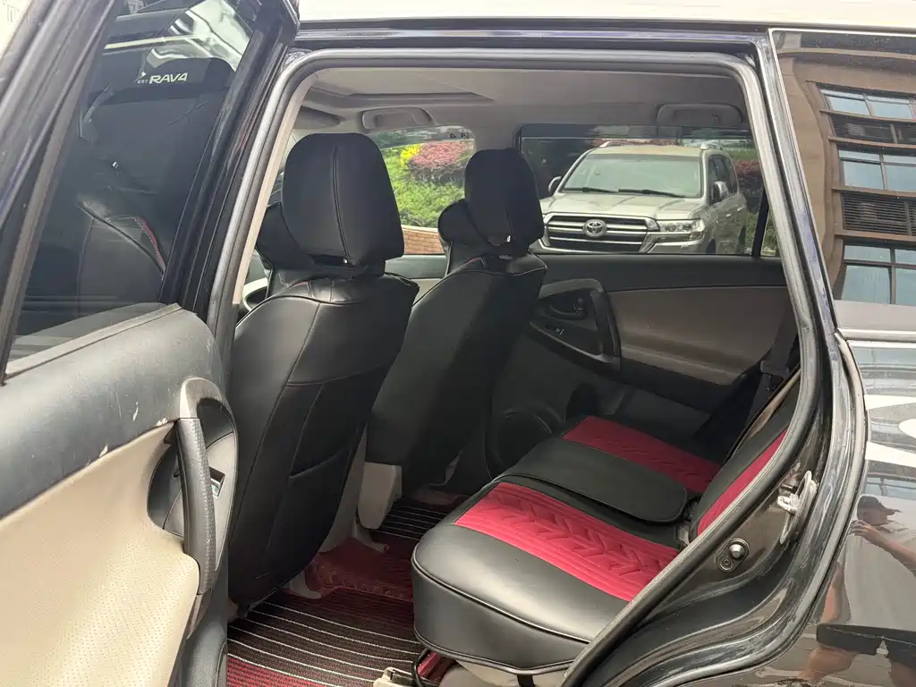 Toyota RAV4 2011 2.0L AT Luxury