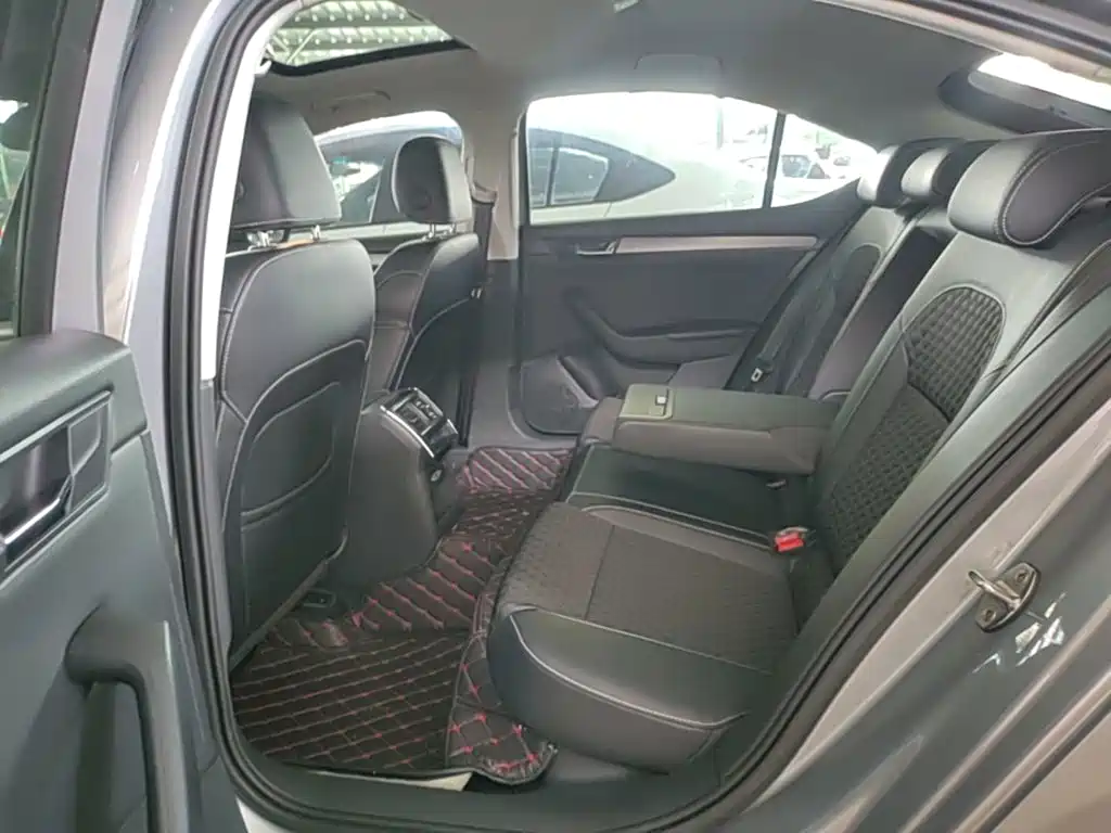 Skoda Superb — миниатюра 17