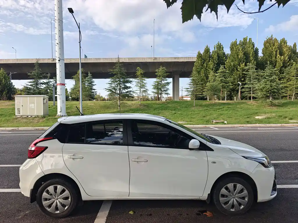 Toyota Yaris L — миниатюра 17