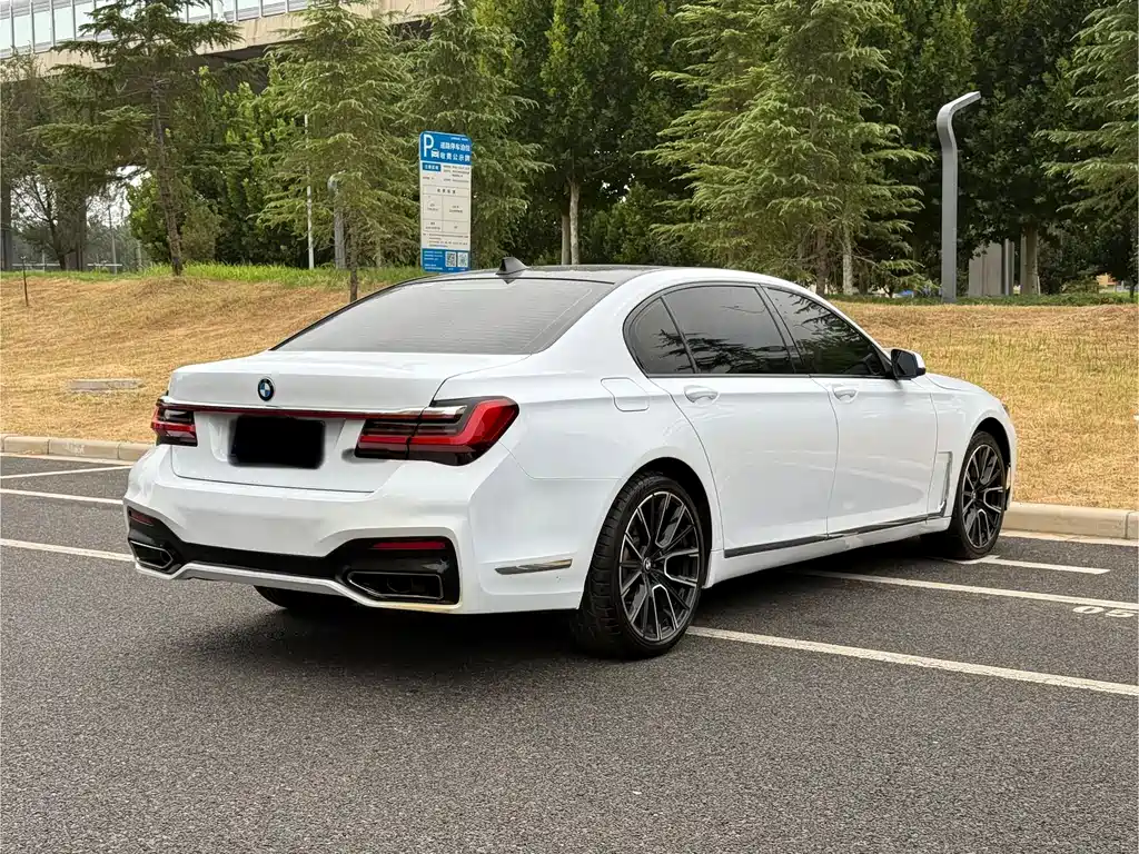 BMW 7 Series — миниатюра 7