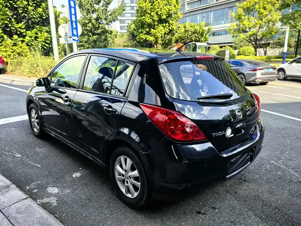 Nissan Tiida — миниатюра 7