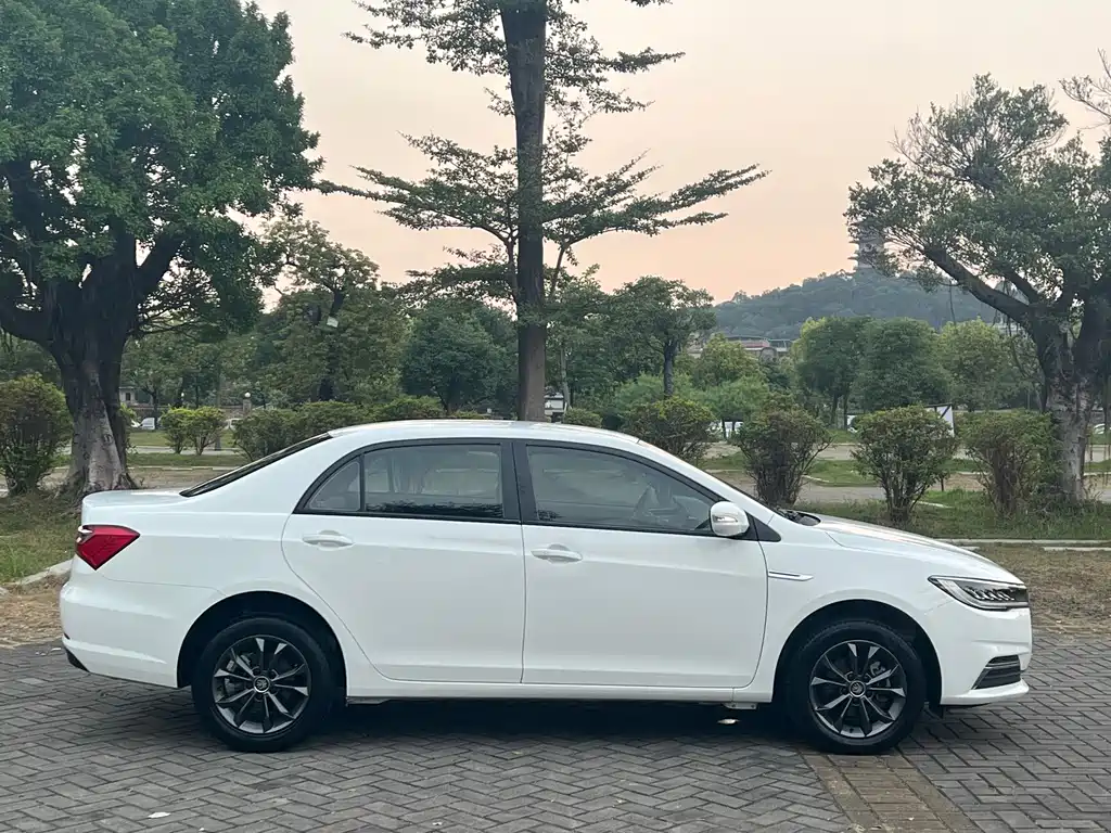 BYD Qin — миниатюра 4