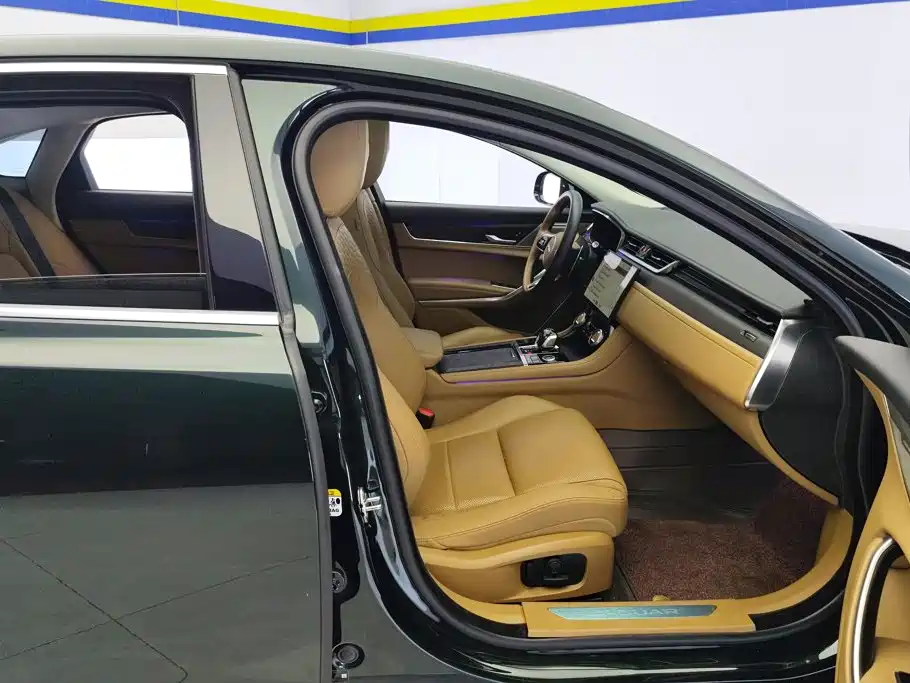 Jaguar XFL — миниатюра 8
