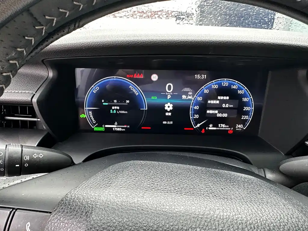 Toyota Camry — миниатюра 3