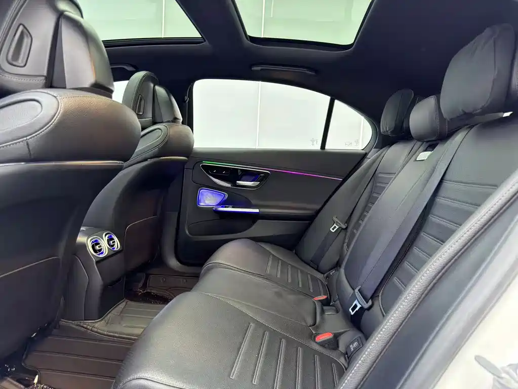 Mercedes-Benz C-Class — миниатюра 6