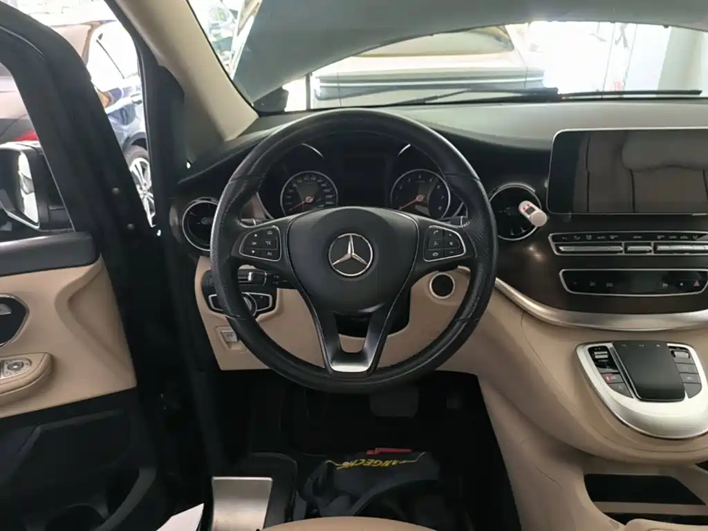 Mercedes-Benz V-Class — миниатюра 11