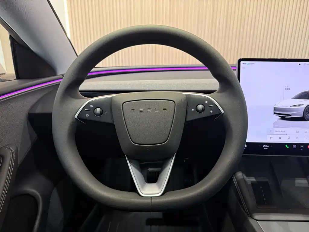 Tesla Model 3 — миниатюра 8