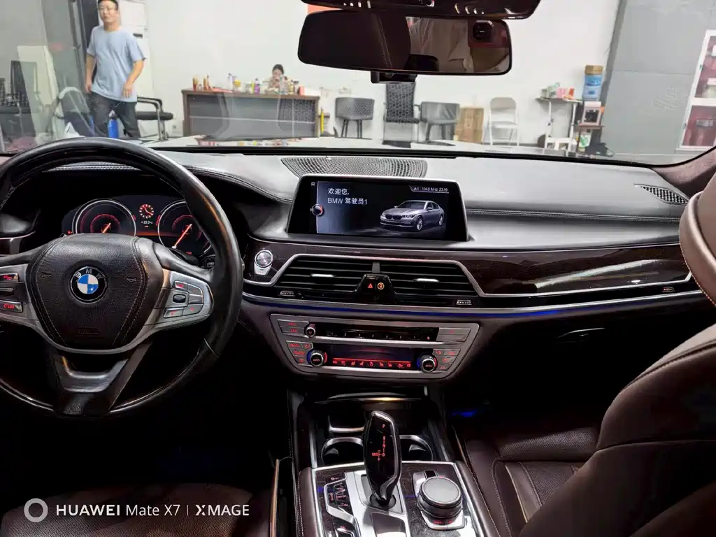 BMW 7 Series — миниатюра 6