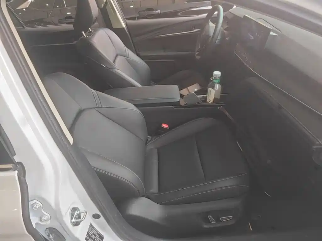 Toyota Camry — миниатюра 25