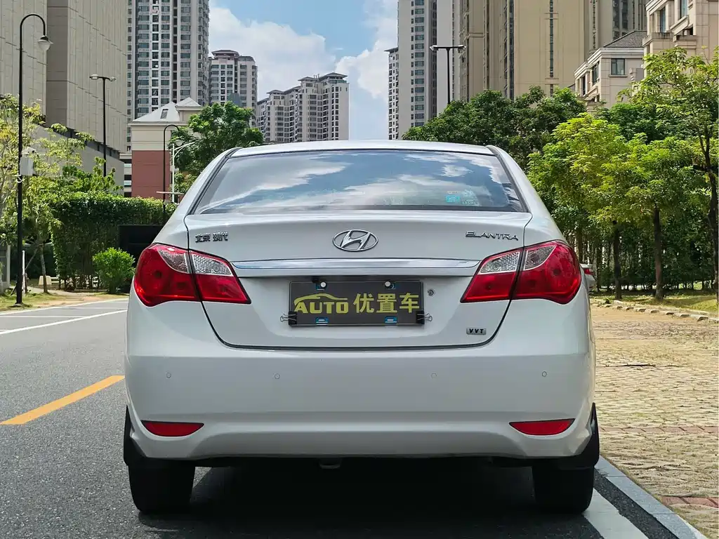 Hyundai Elantra — миниатюра 5