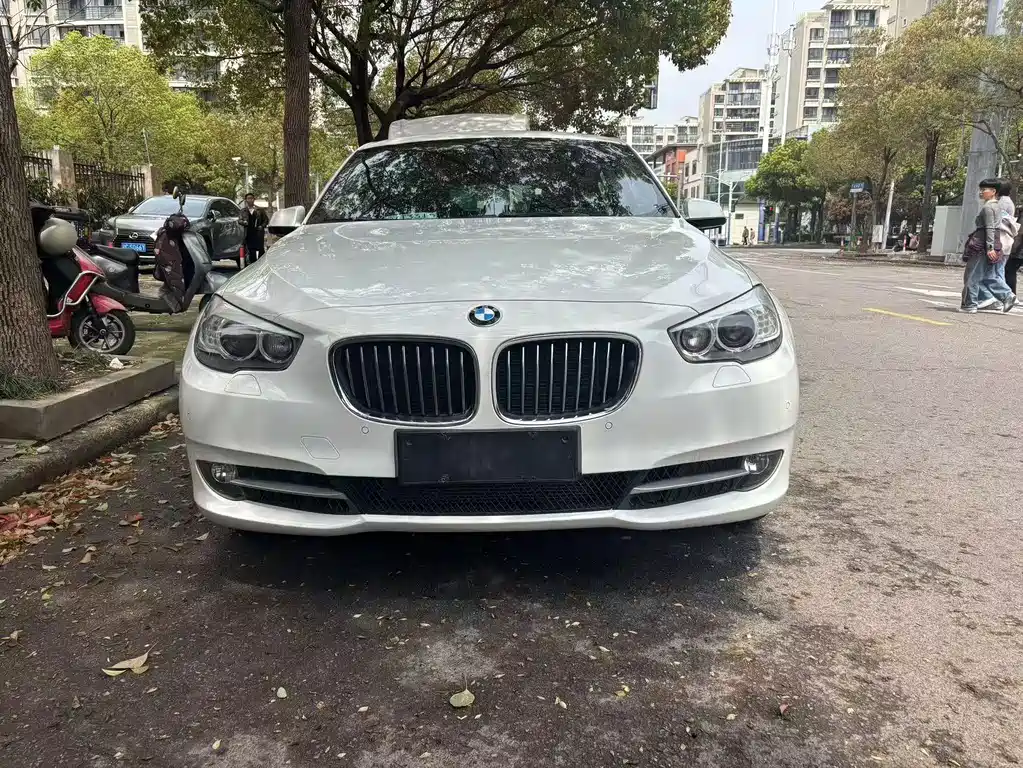 BMW 5 Series GT 5 GT 2013 535i Lead