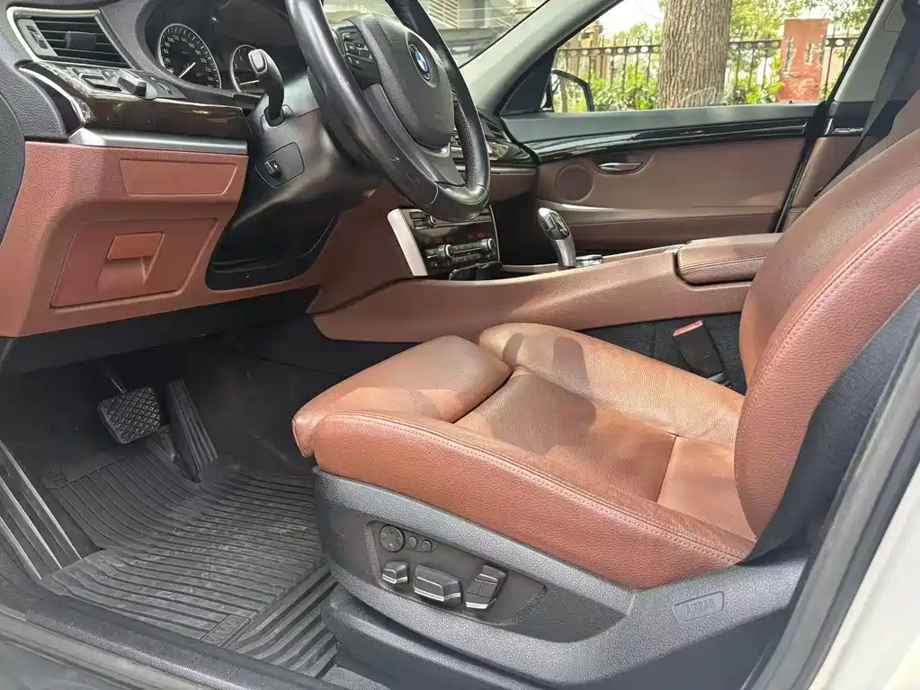 BMW 5 Series GT 5 GT 2013 535i Lead