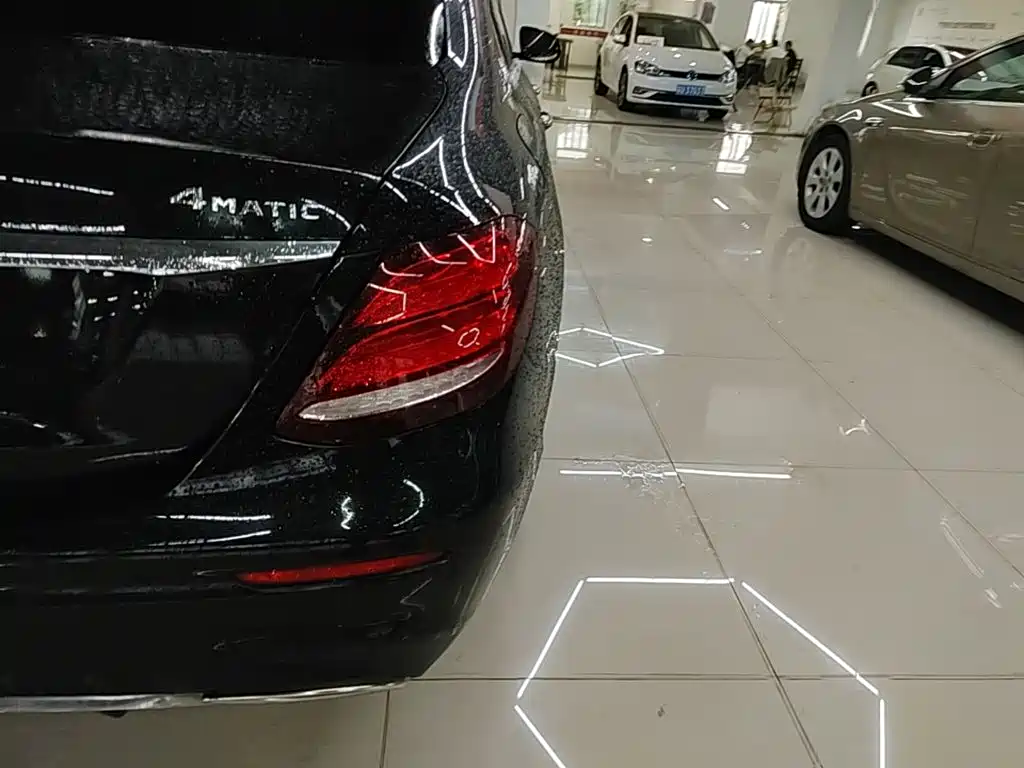 Mercedes-Benz E-Class — миниатюра 8