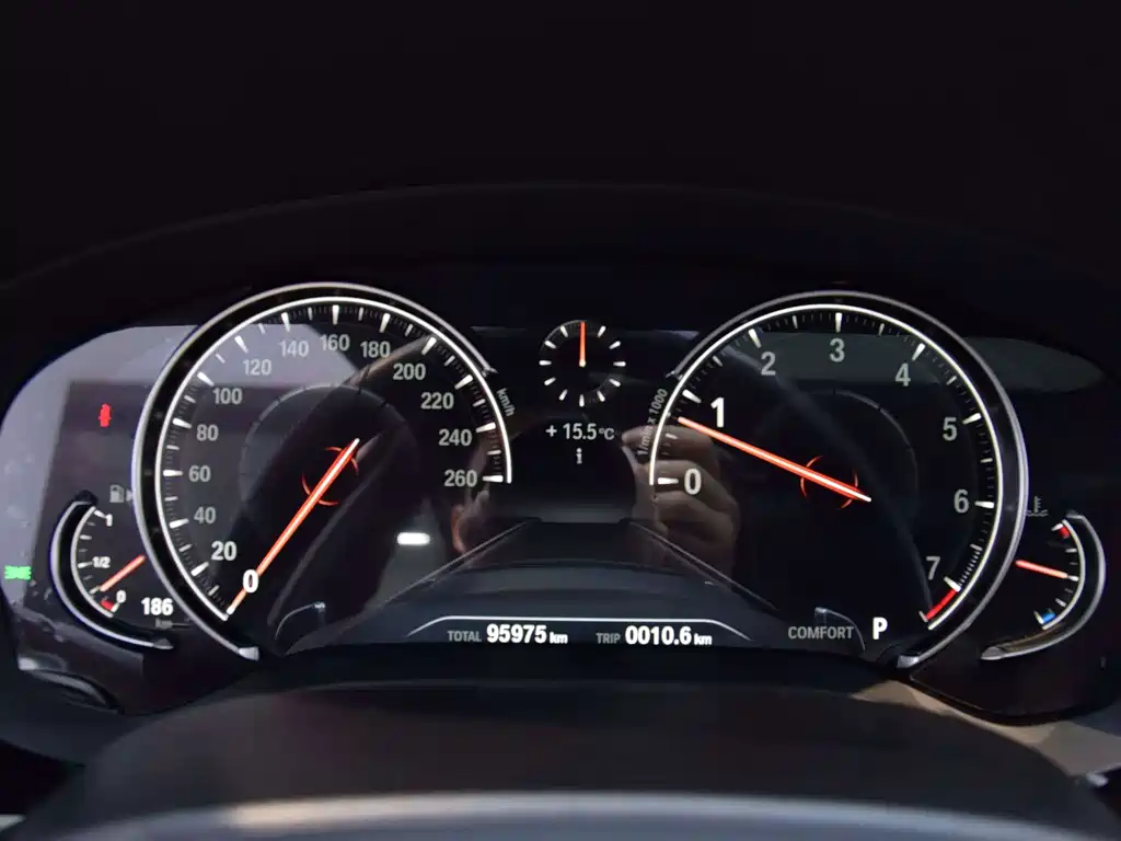 BMW 5 Series — миниатюра 9
