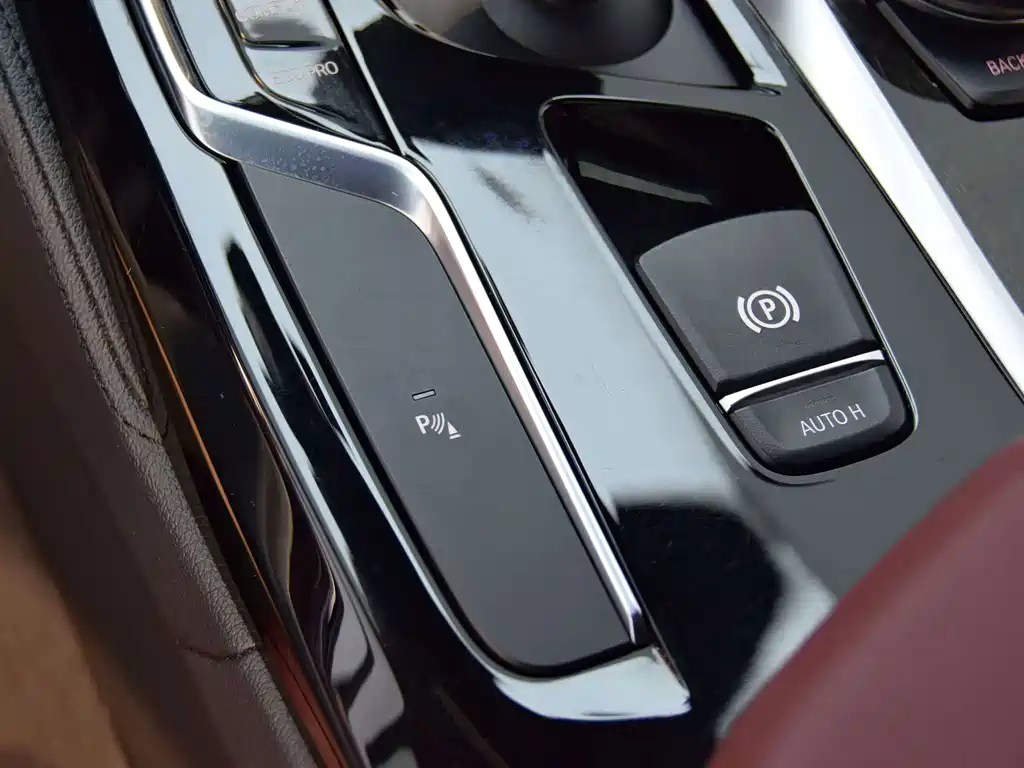 BMW 5 Series — миниатюра 14
