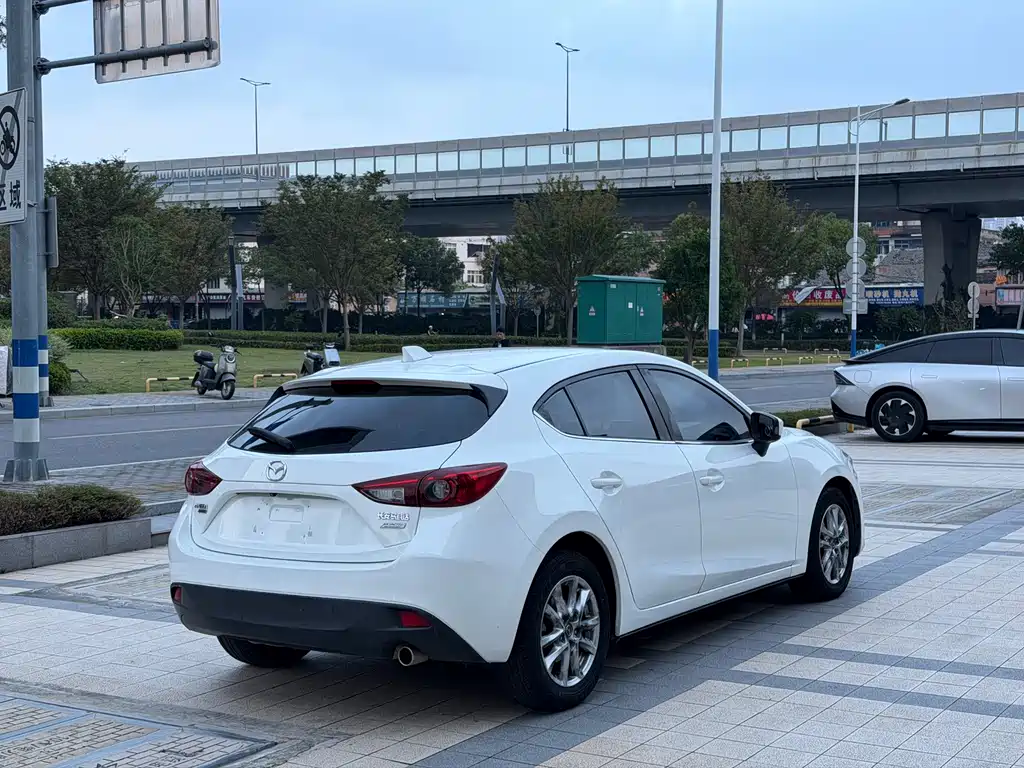 Mazda 3 Axela — миниатюра 4