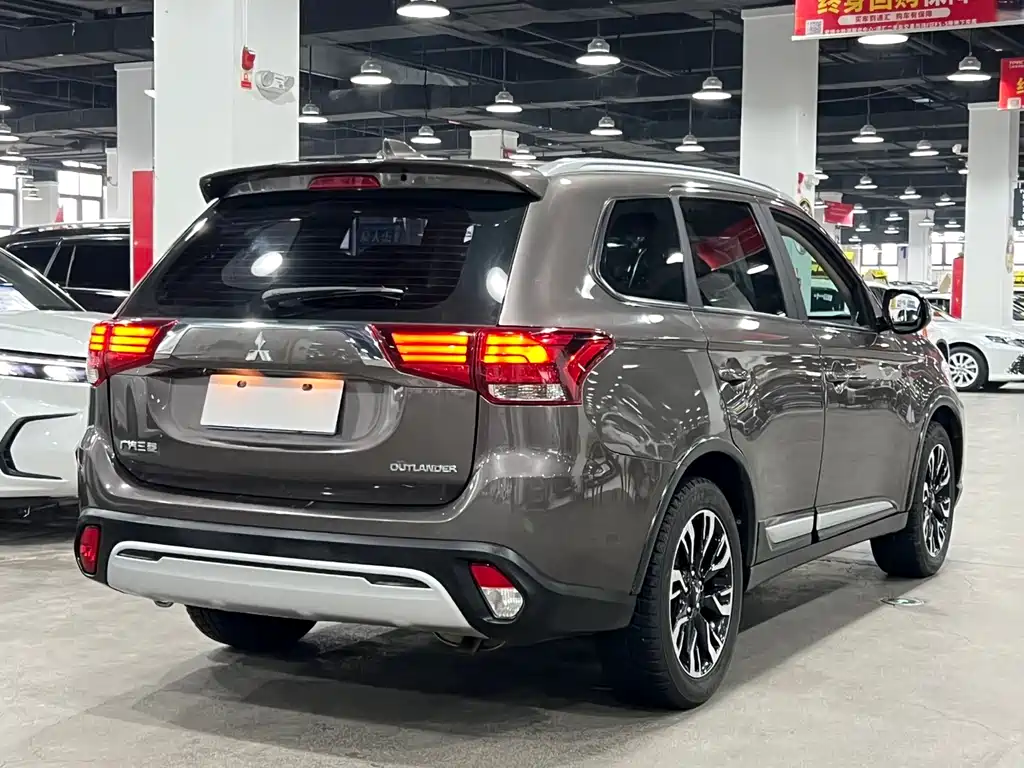 MITSUBISHI OUTLANDER