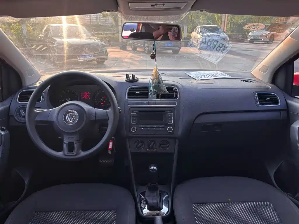 Volkswagen Polo 2011 1.6L AT