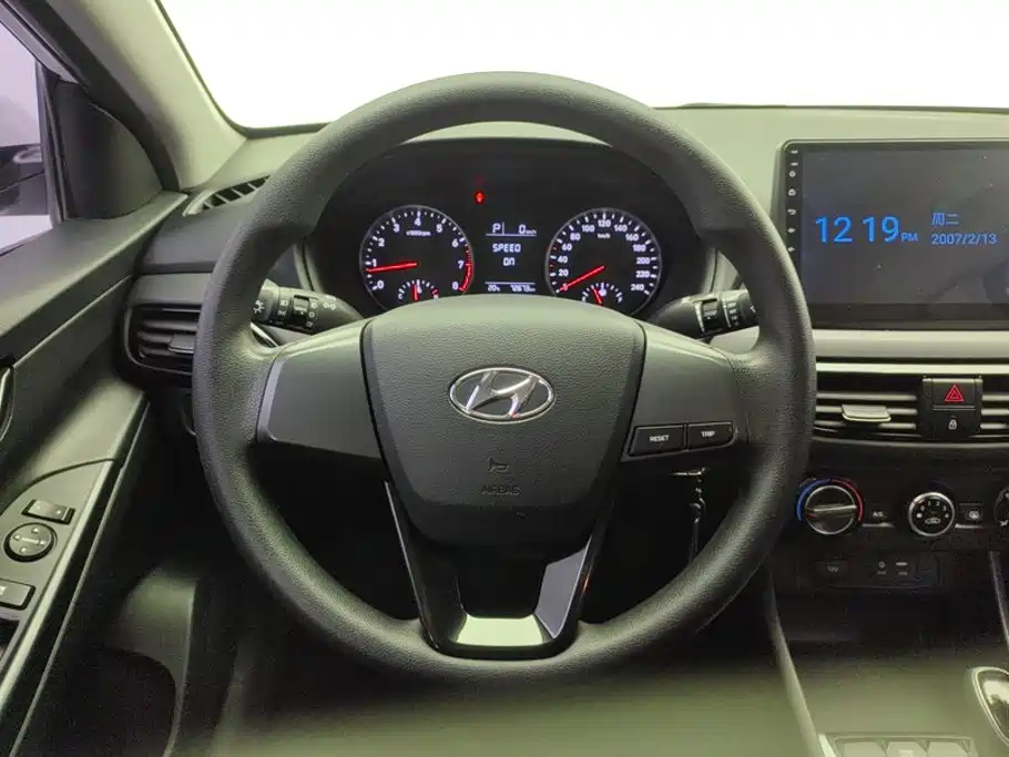Hyundai Elantra — миниатюра 15