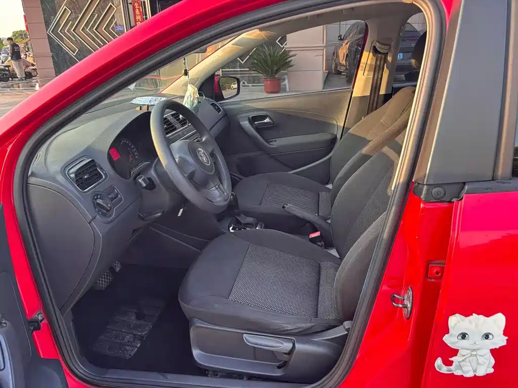 Volkswagen Polo 2011 1.6L AT