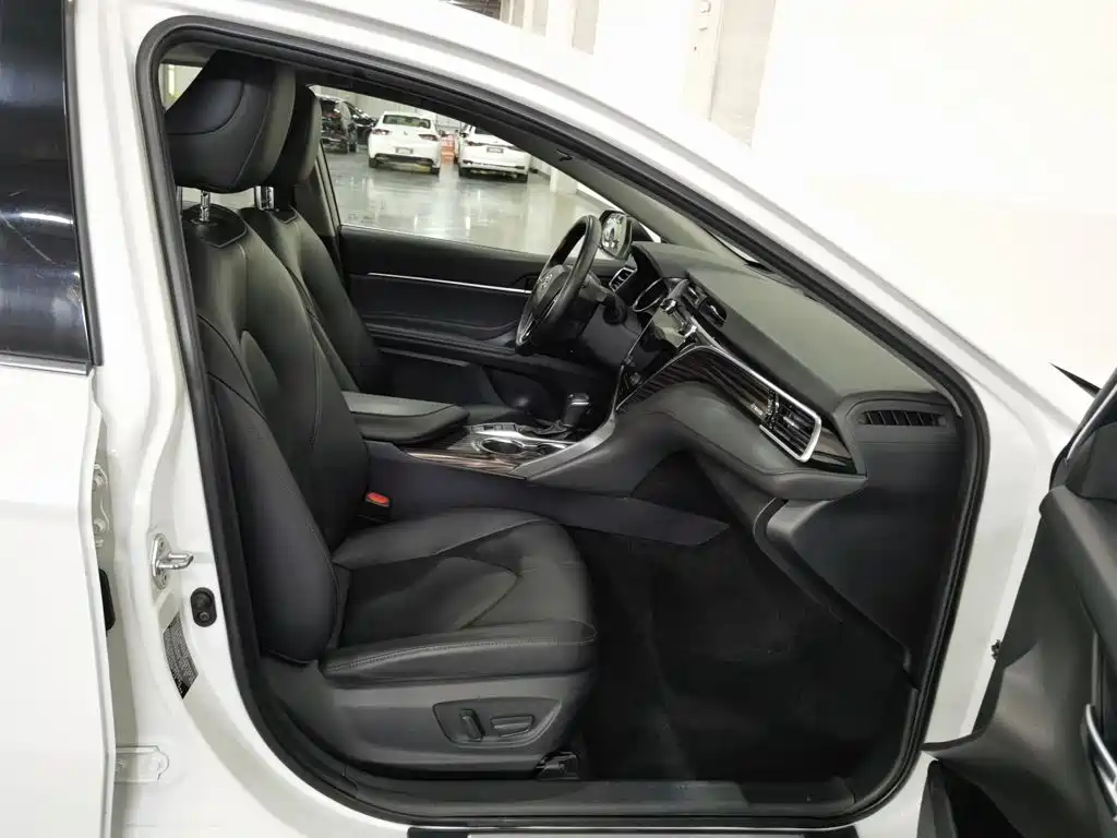 Toyota Camry — миниатюра 23