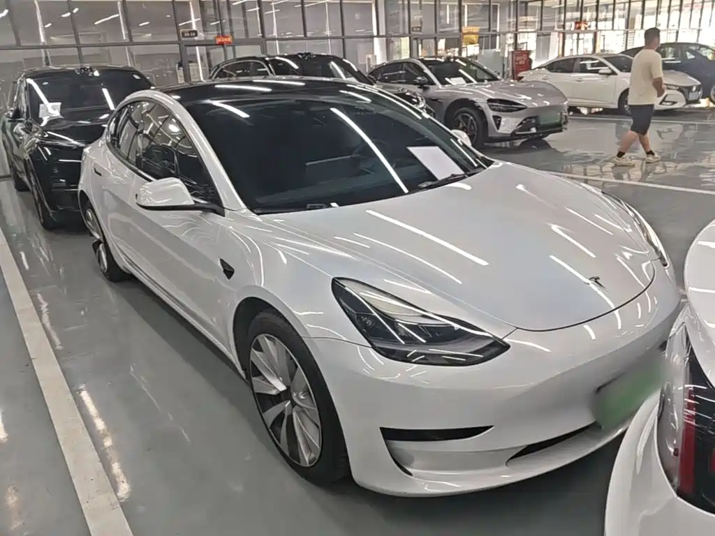 Tesla Model 3 — миниатюра 4
