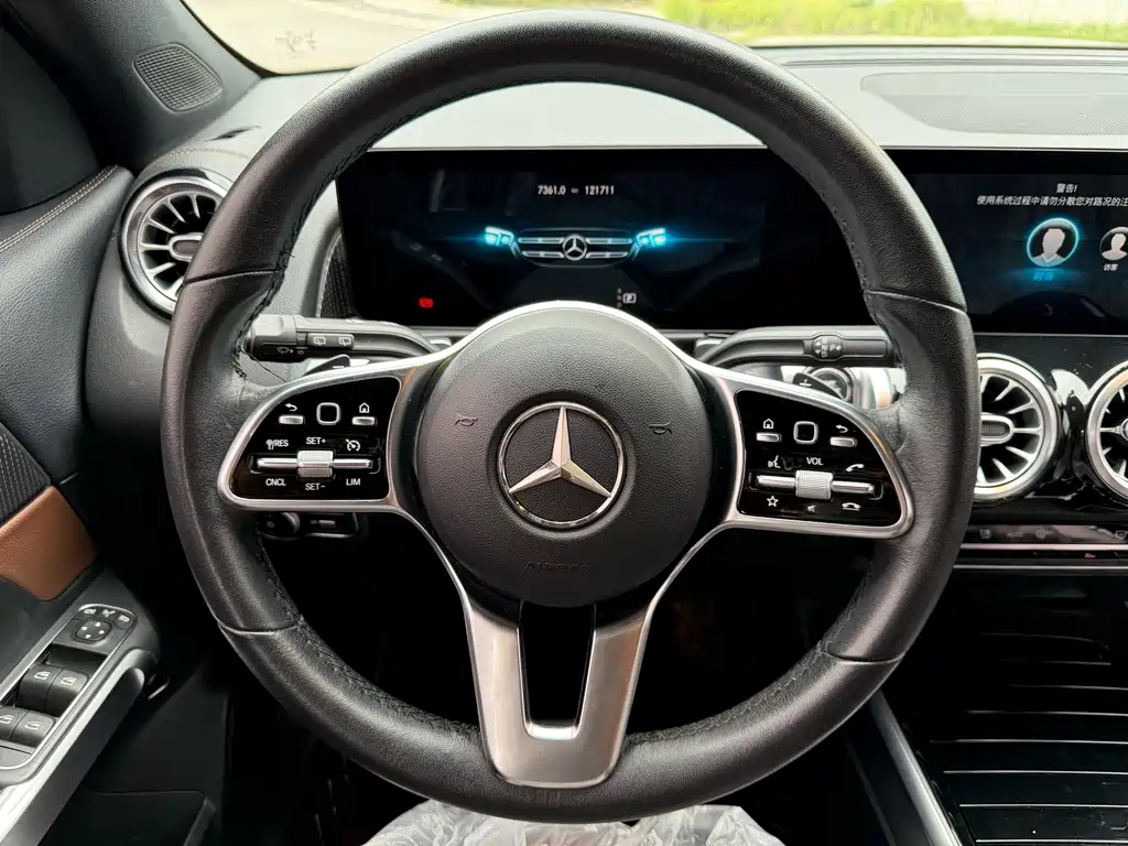 Mercedes-Benz GLB — миниатюра 17